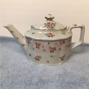 Andrea by Sade’s petite rose teapot 5.5” x 9”